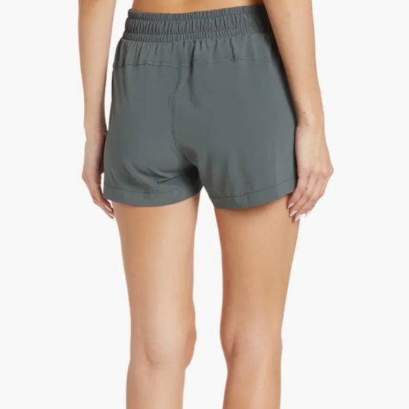 NWT Zella Take a Hike Trail Shorts - size S - Picture 2 of 6